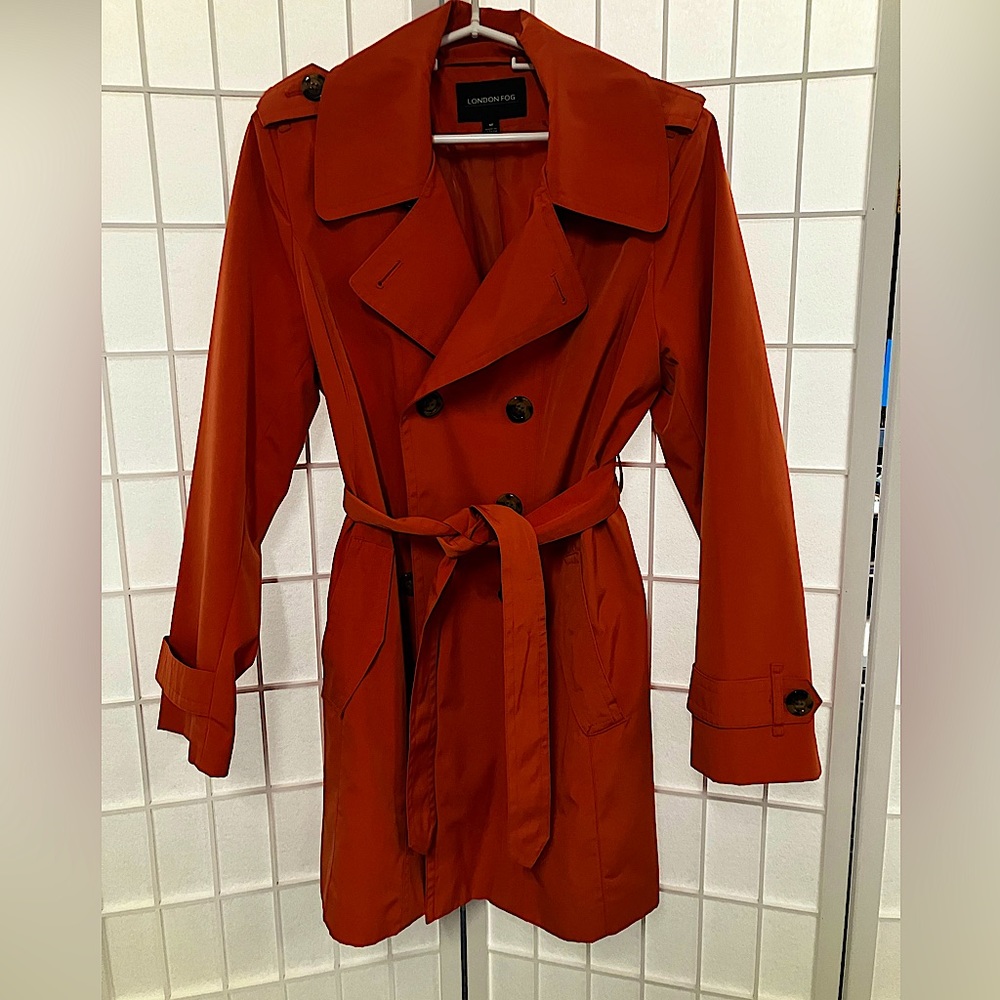 Perfect condition London Fog Traditional Trench coat (M)